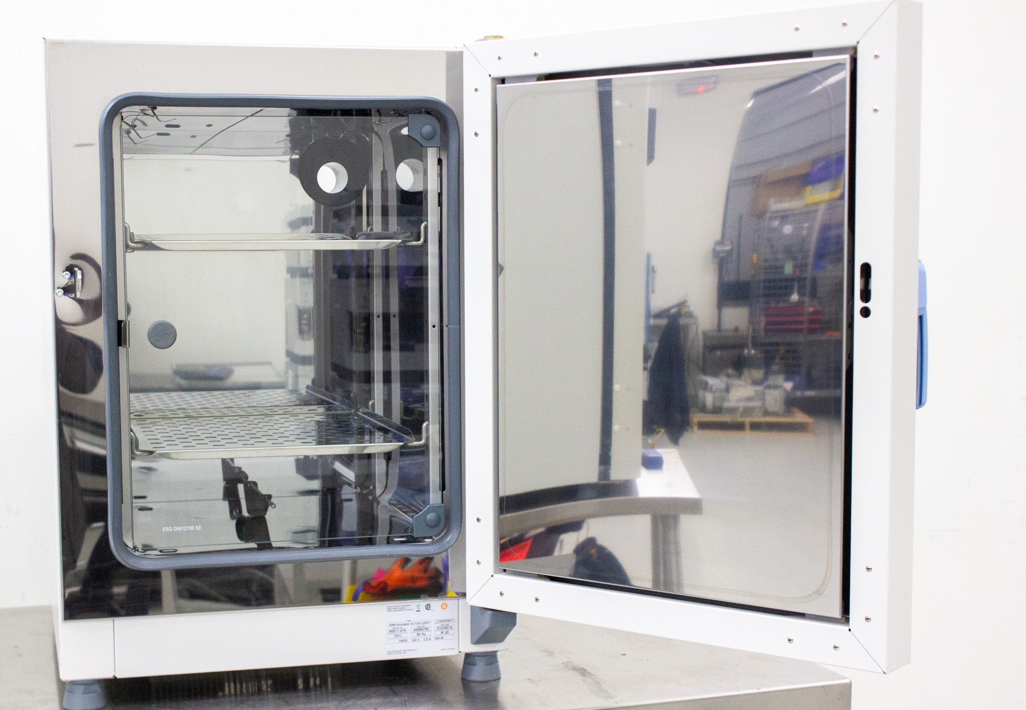 VWR Incubator Gr Con 2.6CF Incubator Ambient +5 to 75C Versatile Lab Use