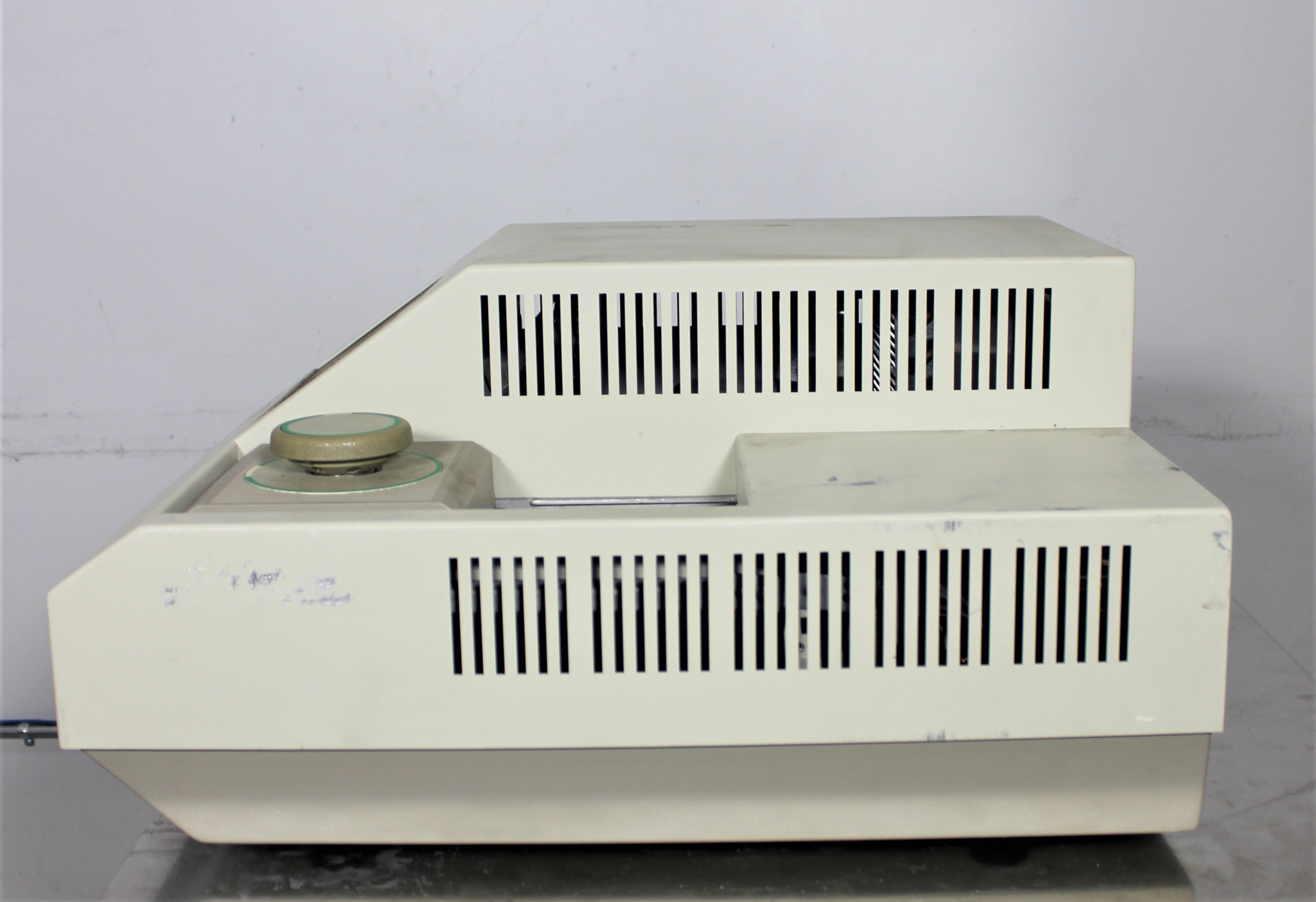 Perkin Elmer 9600 PCR Thermal Cycler 4C-99.9C High-Speed Heating Cooling Block