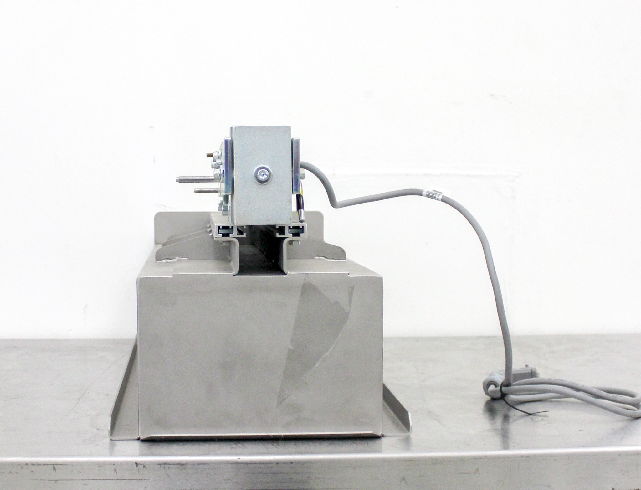 RNA SLL400-400 Vibratory Linear Feeder Robust Performance Adjustable Angles