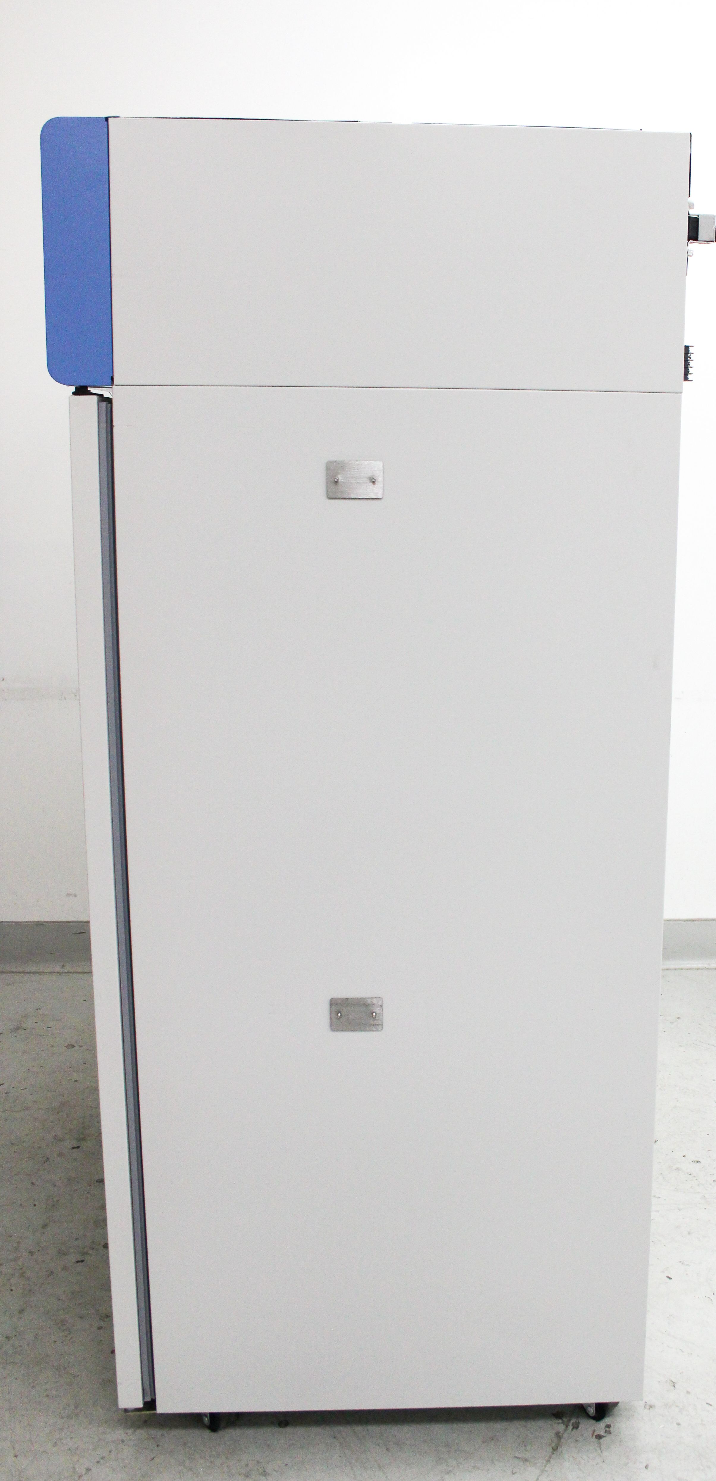 Thermo REL5004A Lab Refrigerator Dual Door 51.1CF Air Circulation, Locking