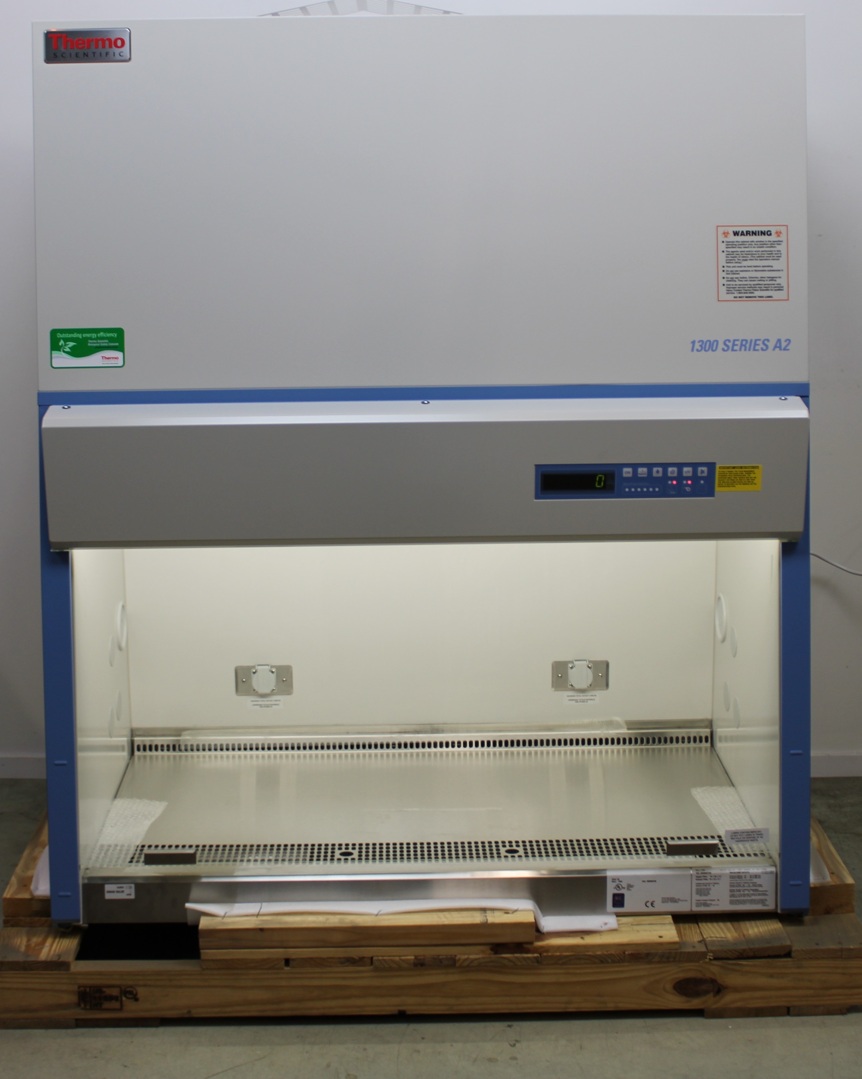 Thermo 1300 SERIES A2 Biological Safety Cabinet Adjustable Stand UV Light