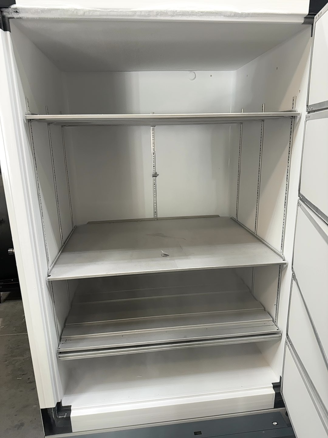 Thermo UXF60086A Ultra Low Temperature Freezer -80C, 28.8 cu ft, Touch-LCD