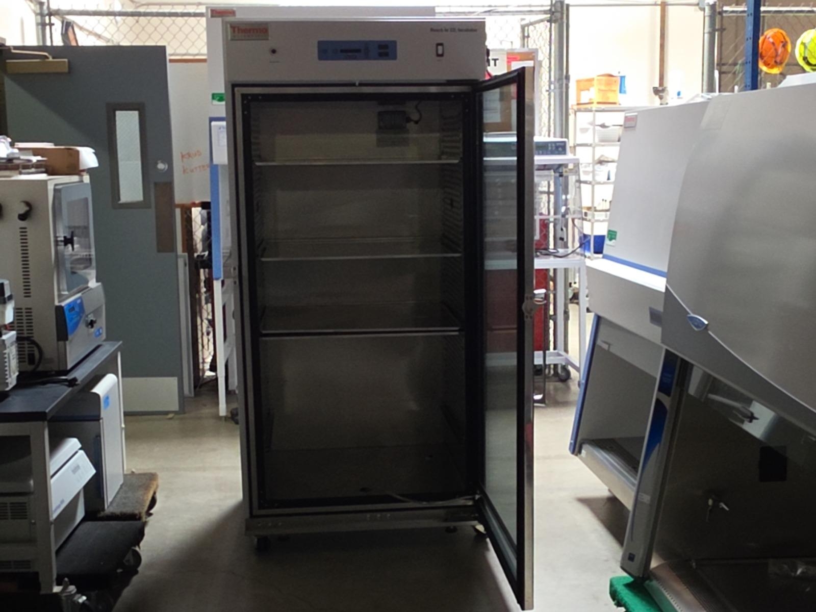 Thermo Scientific Large-Capacity Reach-In CO2 Incubator