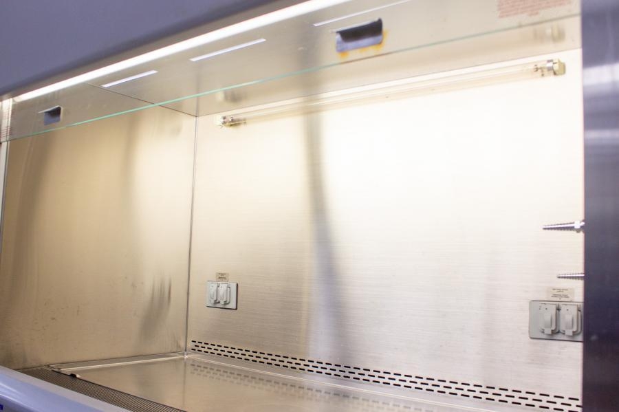 NuAire NU-425-400 Bio Safety Cabinet Ergonomic Design Type A2 Used