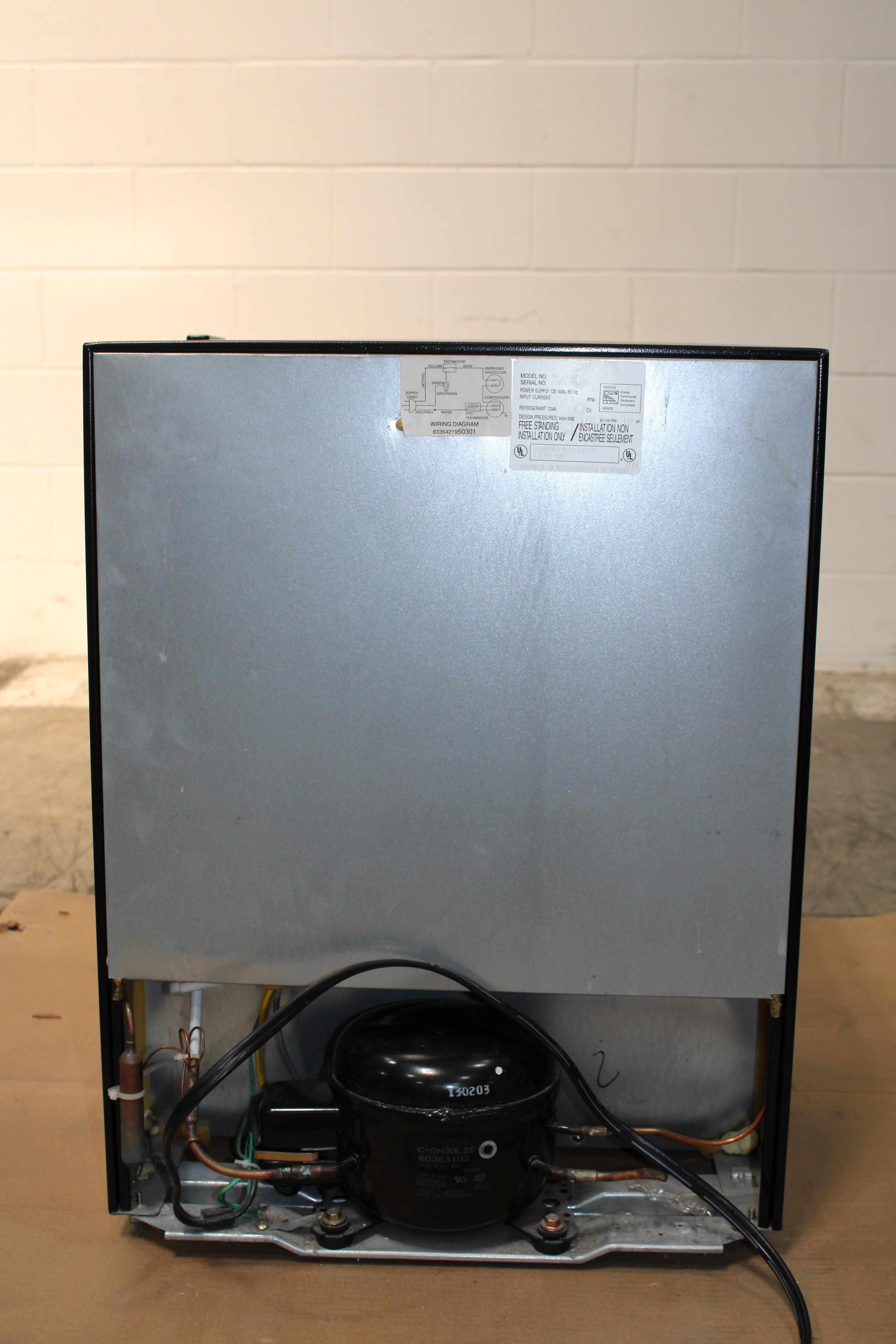 Sanyo sanyo 1 Compact Refrigerator 2.5 cu. ft. Used Good Con. Ice Compartment
