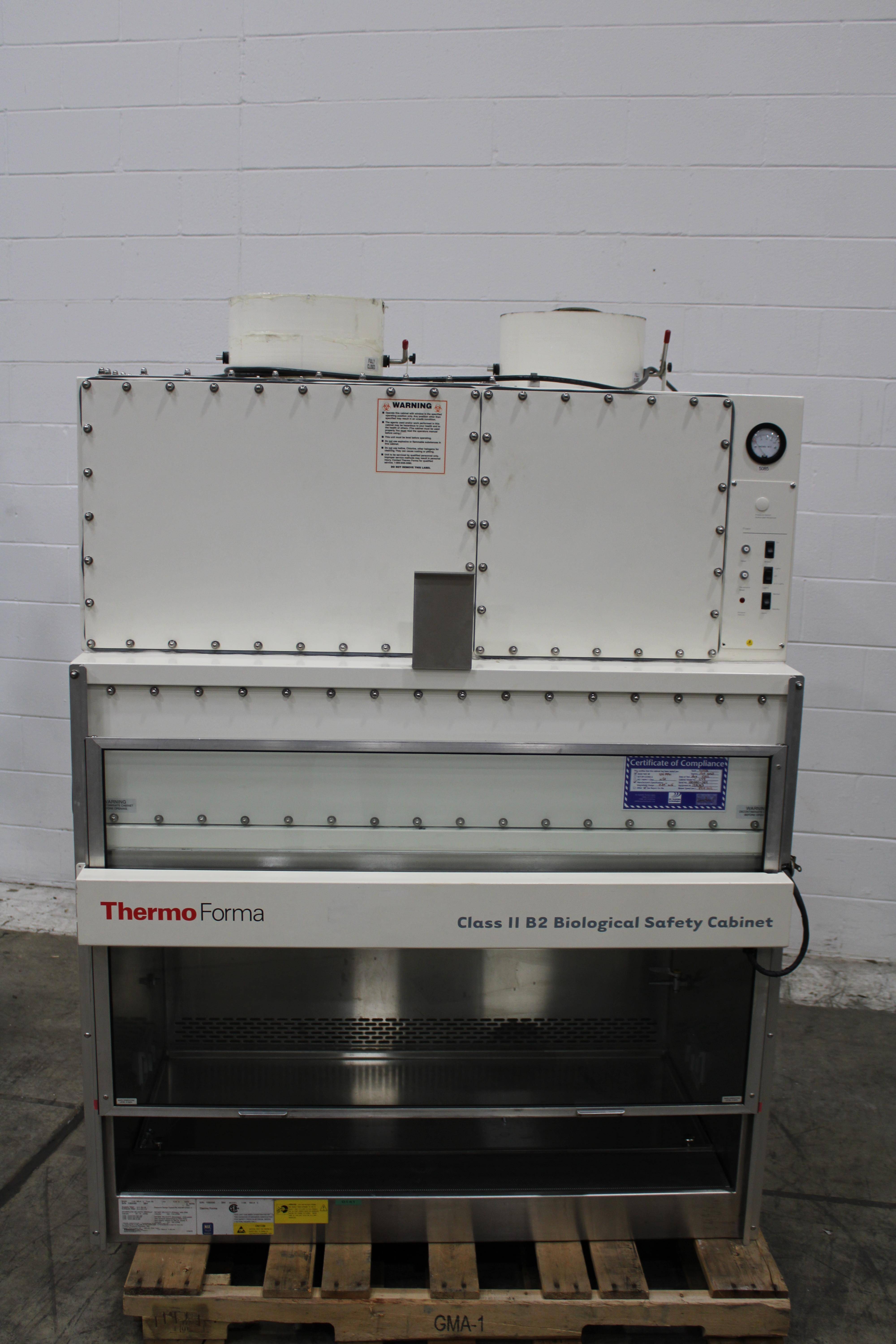 Thermo 1148 Biosafety Cabinet Class II B2 Airflow Power-On Cosmetic Details