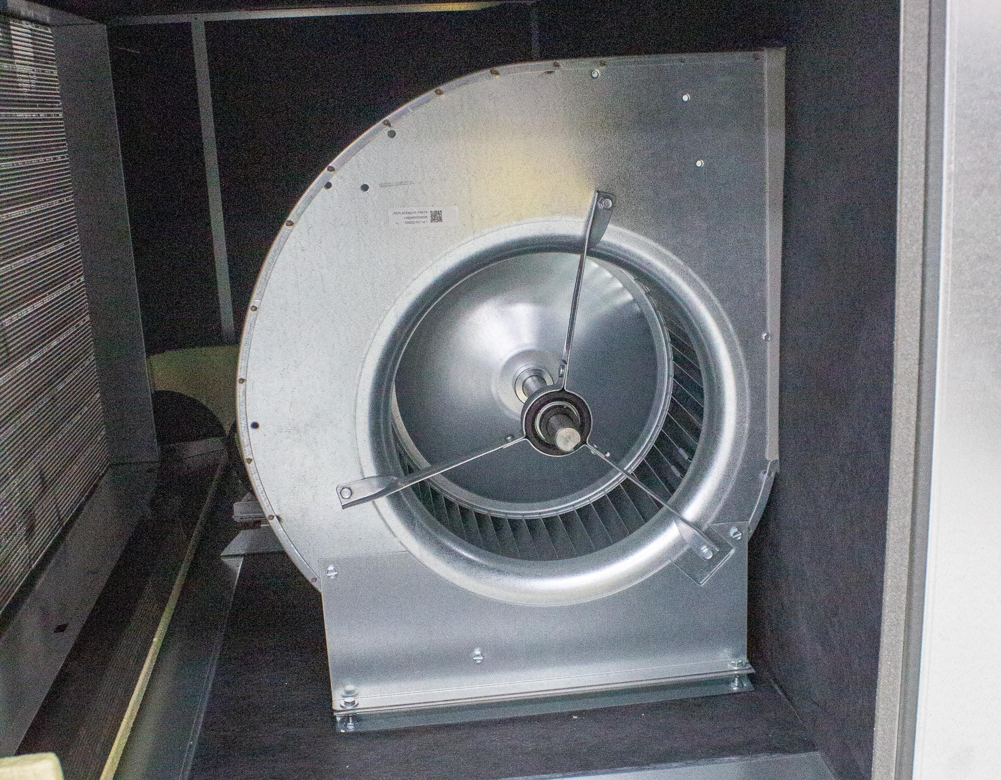 IEC HBD4000324006 Belt Drive Fan Coil 600-4000 CFM Used Power 220V