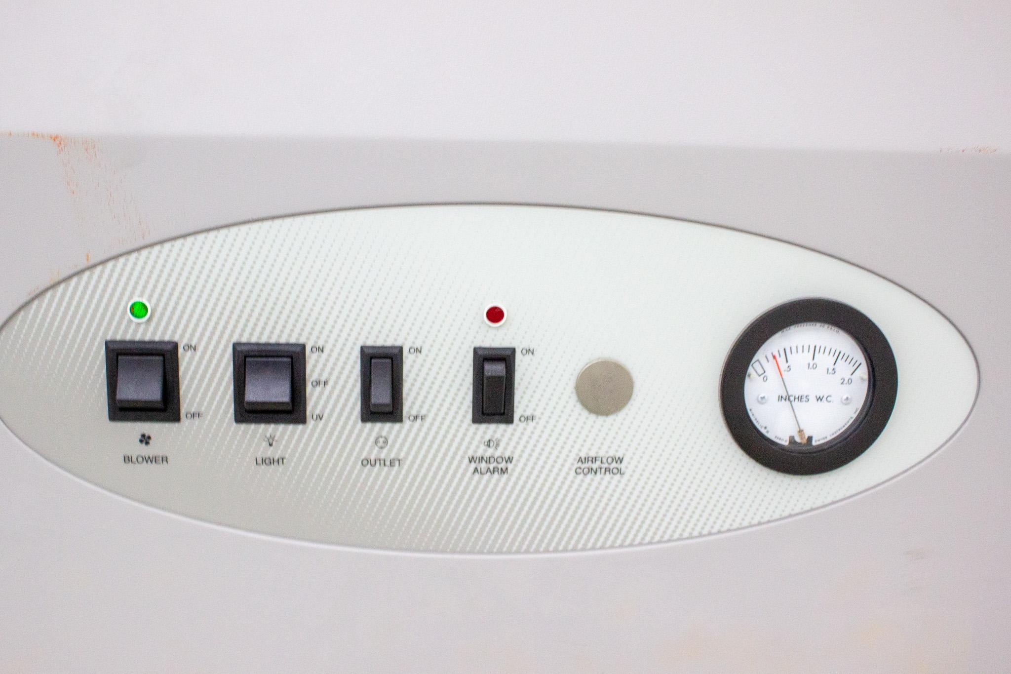 NuAire NU-425-500 Laboratory Biosafety Cabinet Series 60 Ergonomic Design