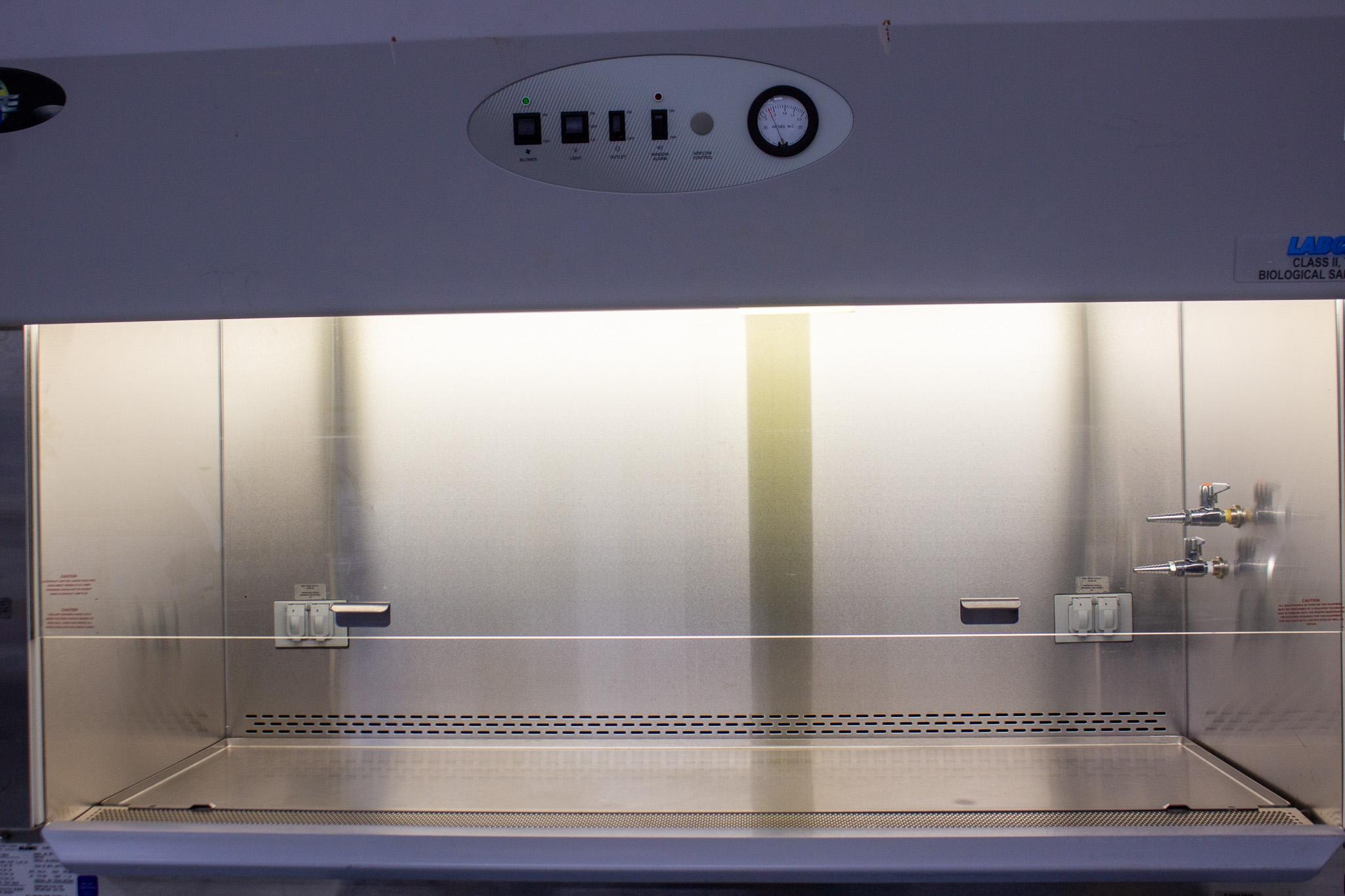 NuAire NU-425-500 Laboratory Biosafety Cabinet Series 60 Ergonomic Design