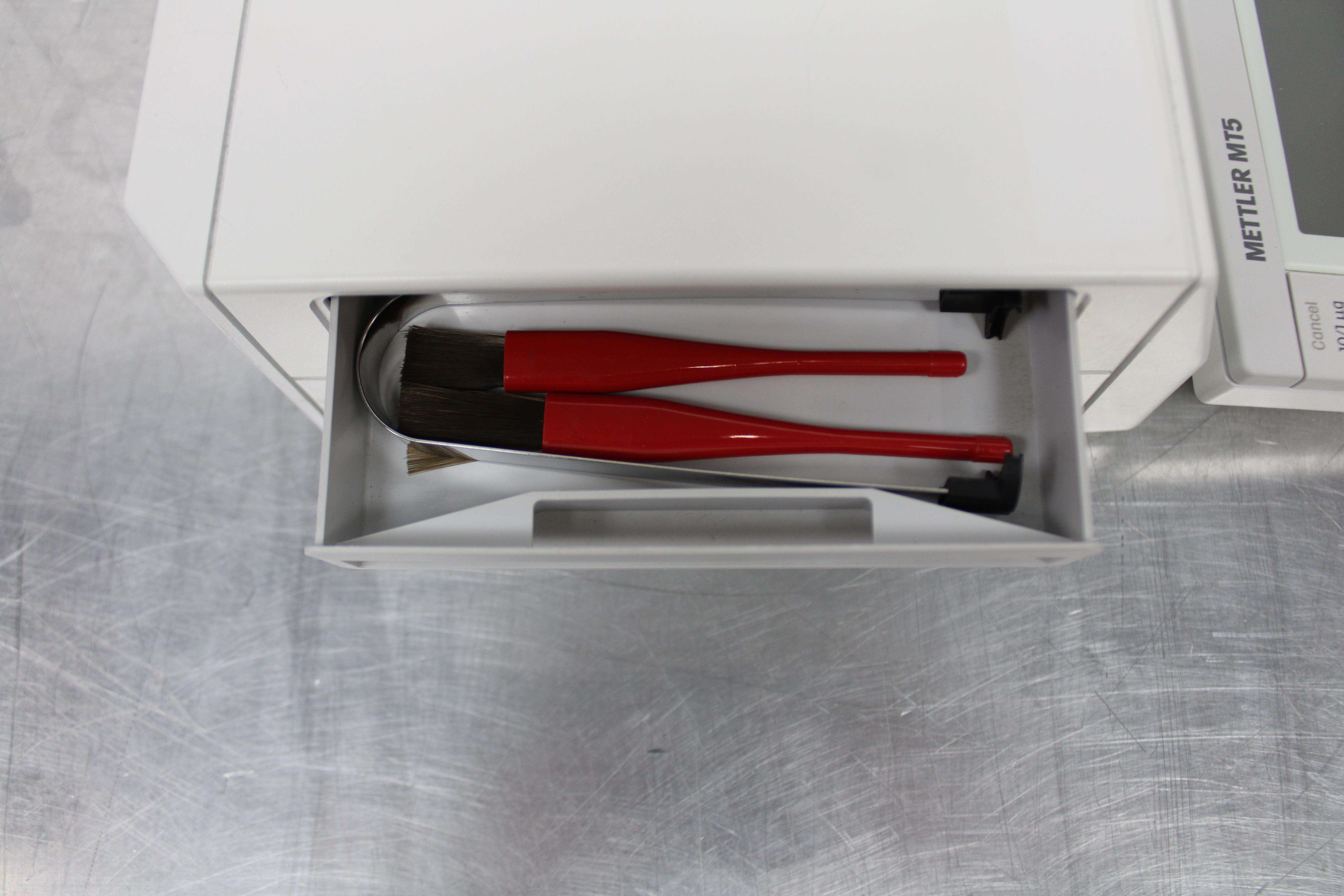 Mettler Toledo MT5 Analytical Microbalance 5.1g Capacity with RS232 Interface