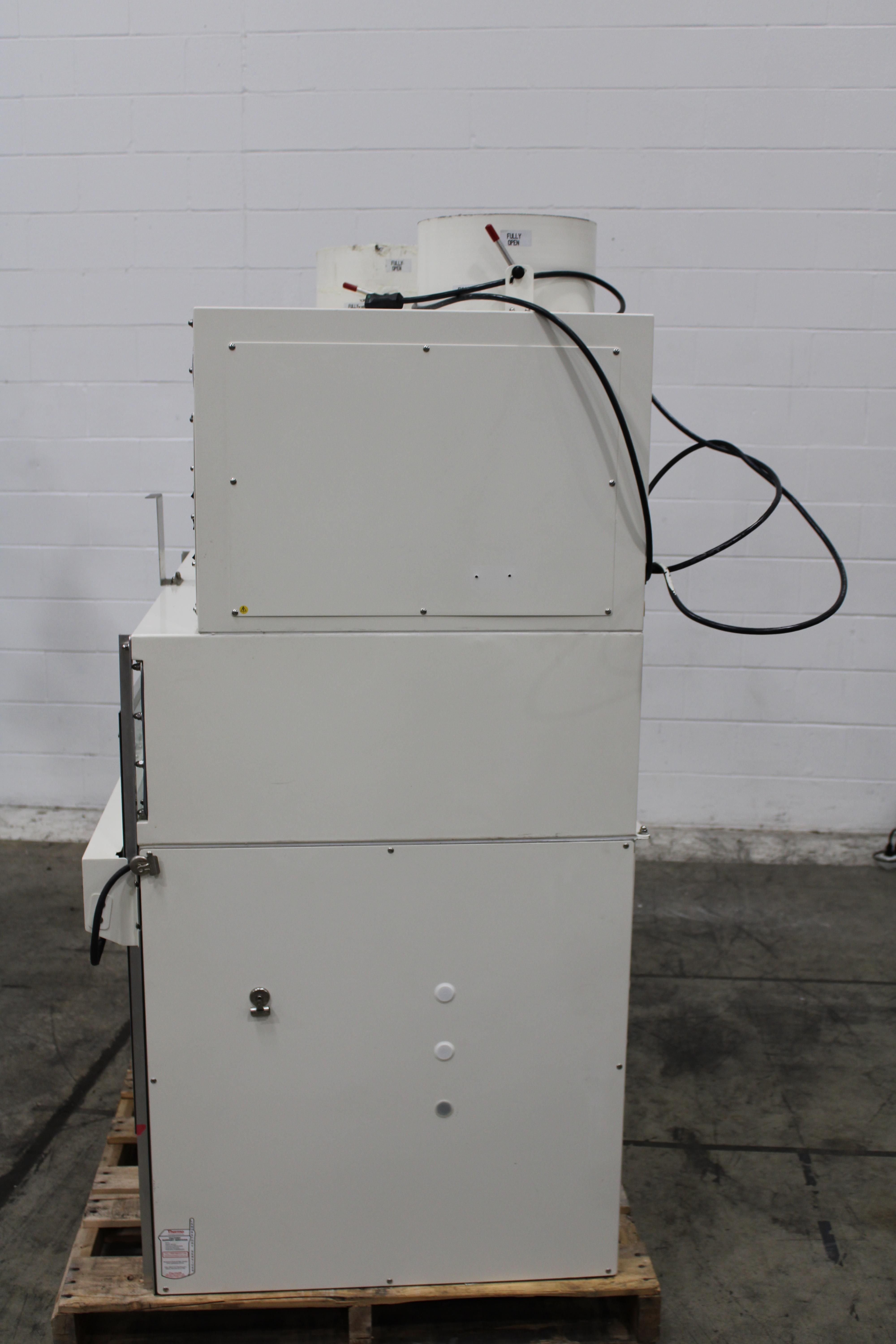 Thermo 1148 Biosafety Cabinet Class II B2 Airflow Power-On Cosmetic Details