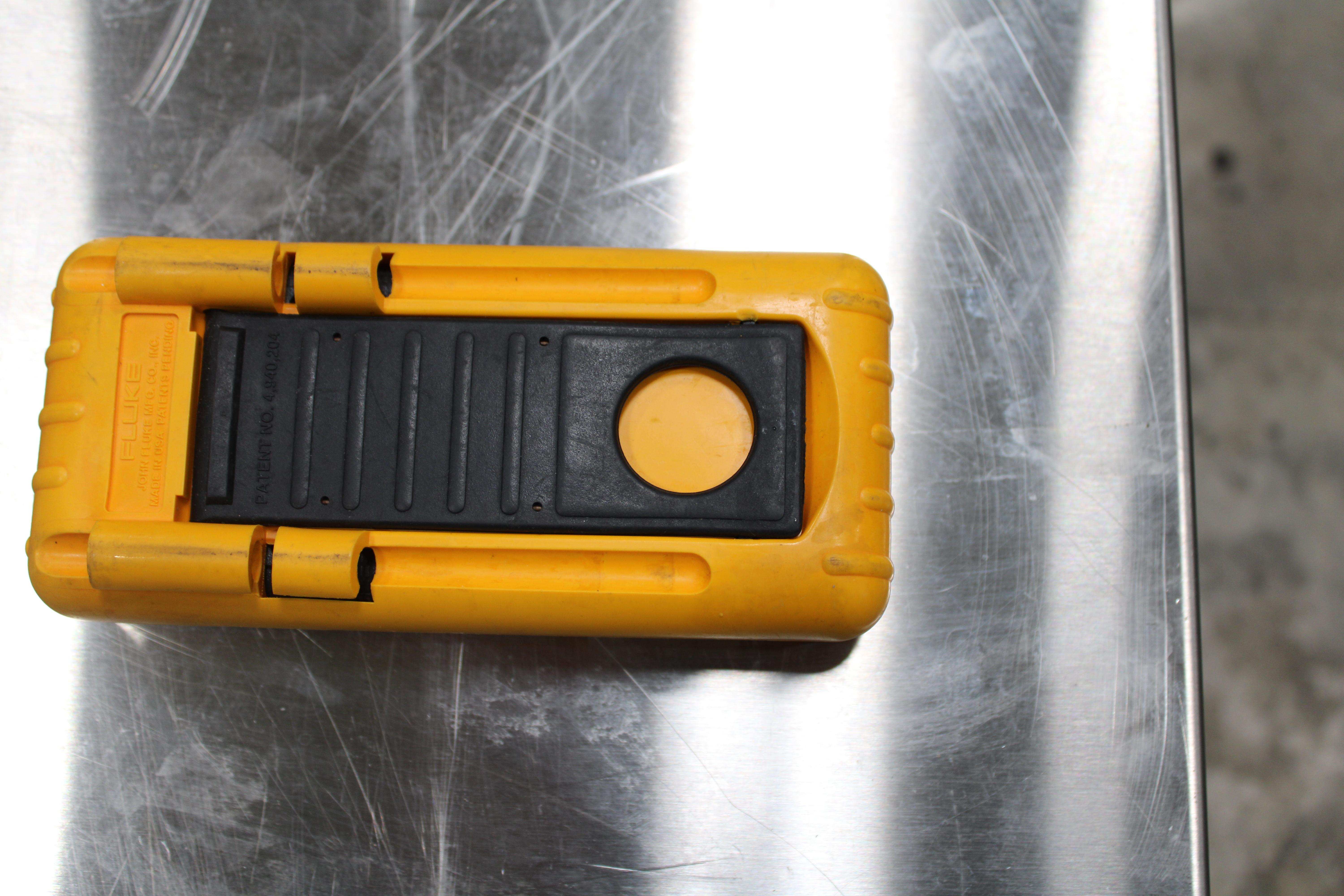 Fluke 50 S K J Lab Thermometer Temperature Range Used Powers On 0 1 C Accuracy